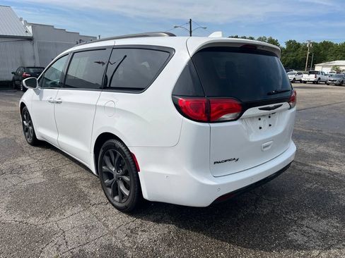 Used 2019 Chrysler Pacifica Touring Plus w/ Advanced Safetytec Group FWD image 5