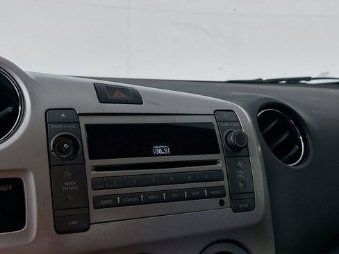 Used 2010 Pontiac Vibe w/ Preferred Package FWD image 13
