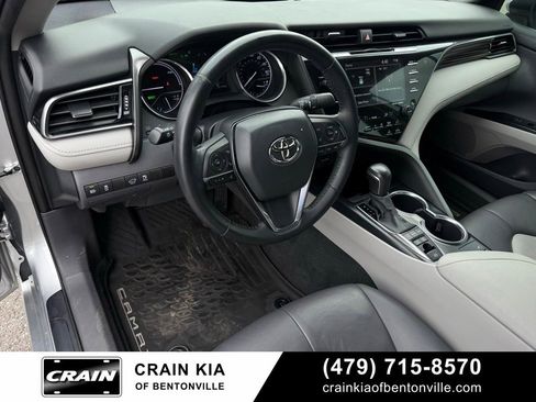Used 2020 Toyota Camry XLE FWD image 9