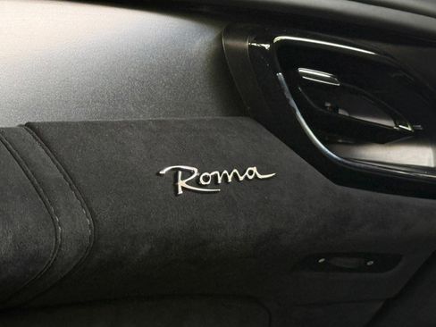 Used 2021 Ferrari Roma RWD image 31