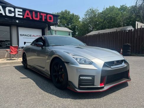 Used 2018 Nissan GT-R NISMO AWD/4WD image 4