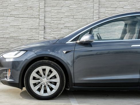 Used 2019 Tesla Model X 75D image 15