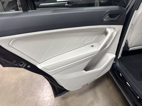 Certified 2024 Volkswagen Tiguan SE R-Line AWD/4WD image 32