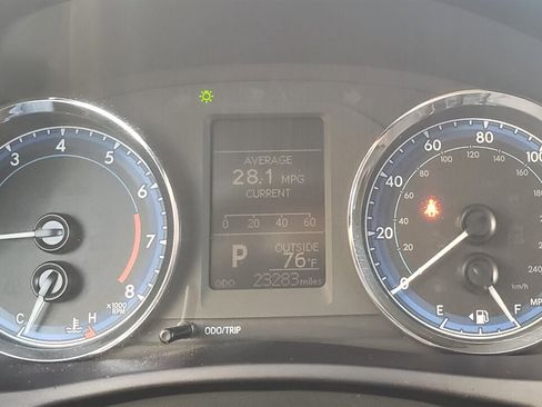 Used 2018 Toyota Corolla LE image 11