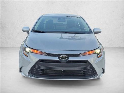 Used 2025 Toyota Corolla LE FWD image 2