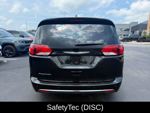 Used 2018 Chrysler Pacifica Touring Plus w/ Tire & Wheel Group FWD image 5