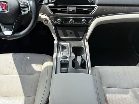 Used 2018 Honda Accord Touring image 19