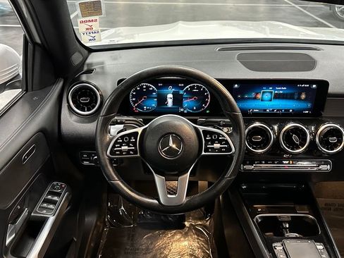 Used 2022 Mercedes-Benz GLB 250 image 23
