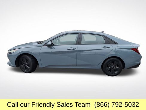 Used 2023 Hyundai Elantra SEL FWD image 2