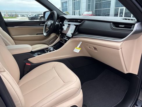 New 2026 Jeep Grand Cherokee Limited AWD/4WD image 14
