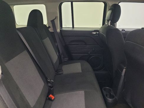 Used 2017 Jeep Patriot Sport FWD image 19