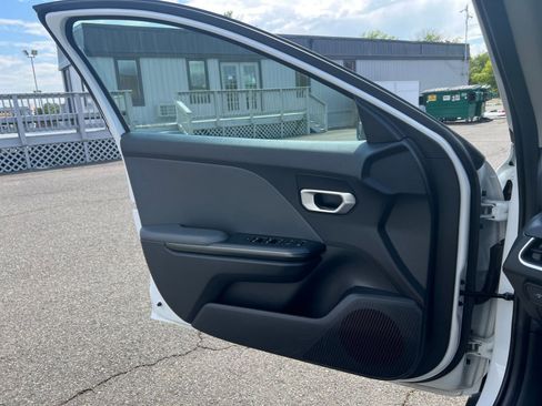 Used 2025 Kia K4 FWD image 18