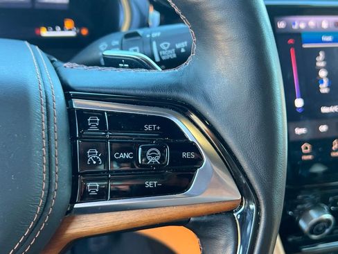 Used 2023 Jeep Grand Cherokee Summit AWD/4WD image 31