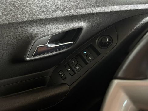 Used 2016 Chevrolet Trax LT w/ LT Convenience Package FWD image 11