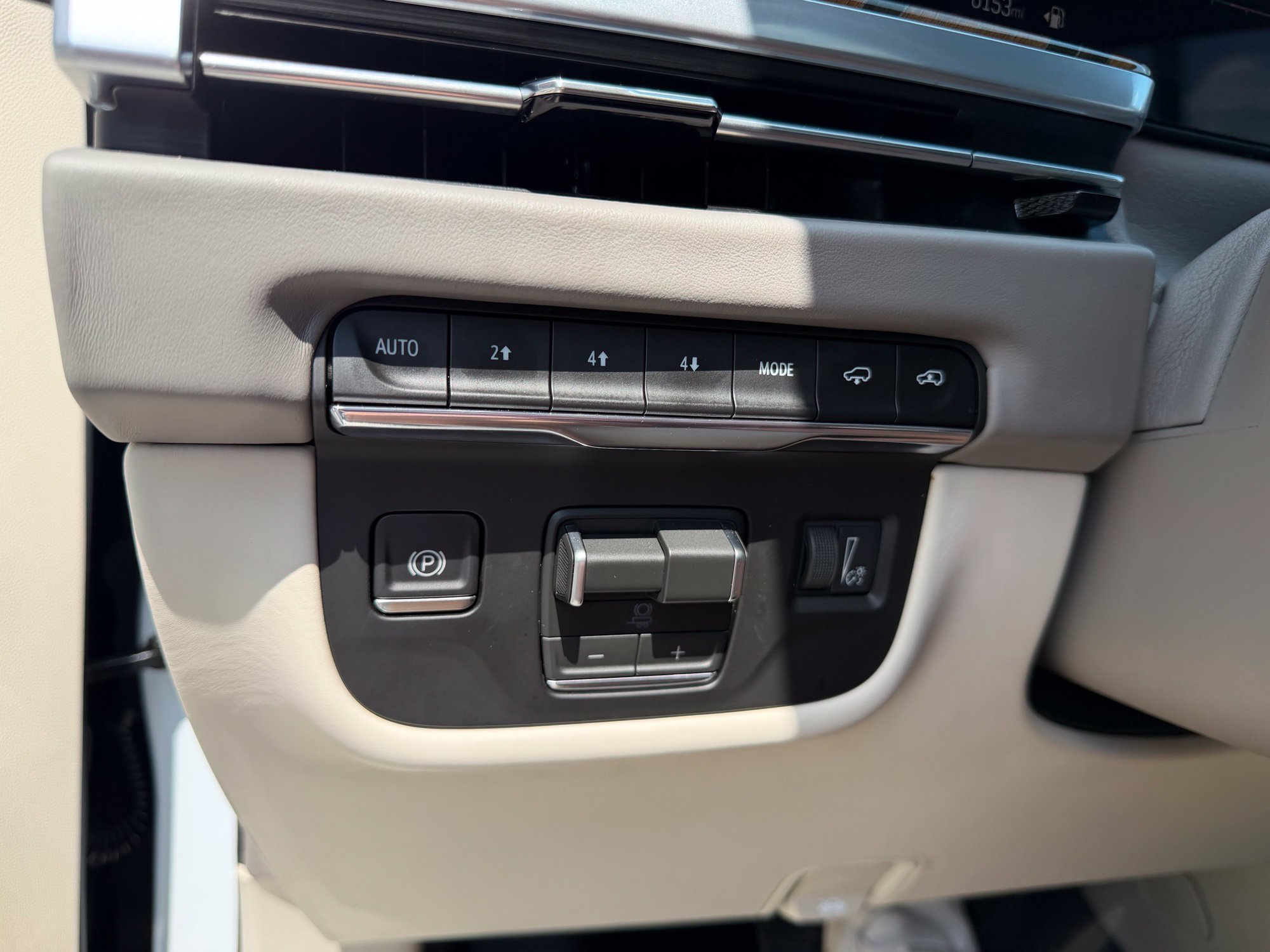 Used 2026 Cadillac Escalade ESV Platinum Sport w/ LPO, ONYX Package AWD/4WD image 28