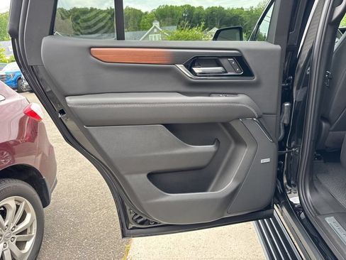 Used 2026 GMC Yukon Denali w/ Sun & Power Step Package AWD/4WD image 36