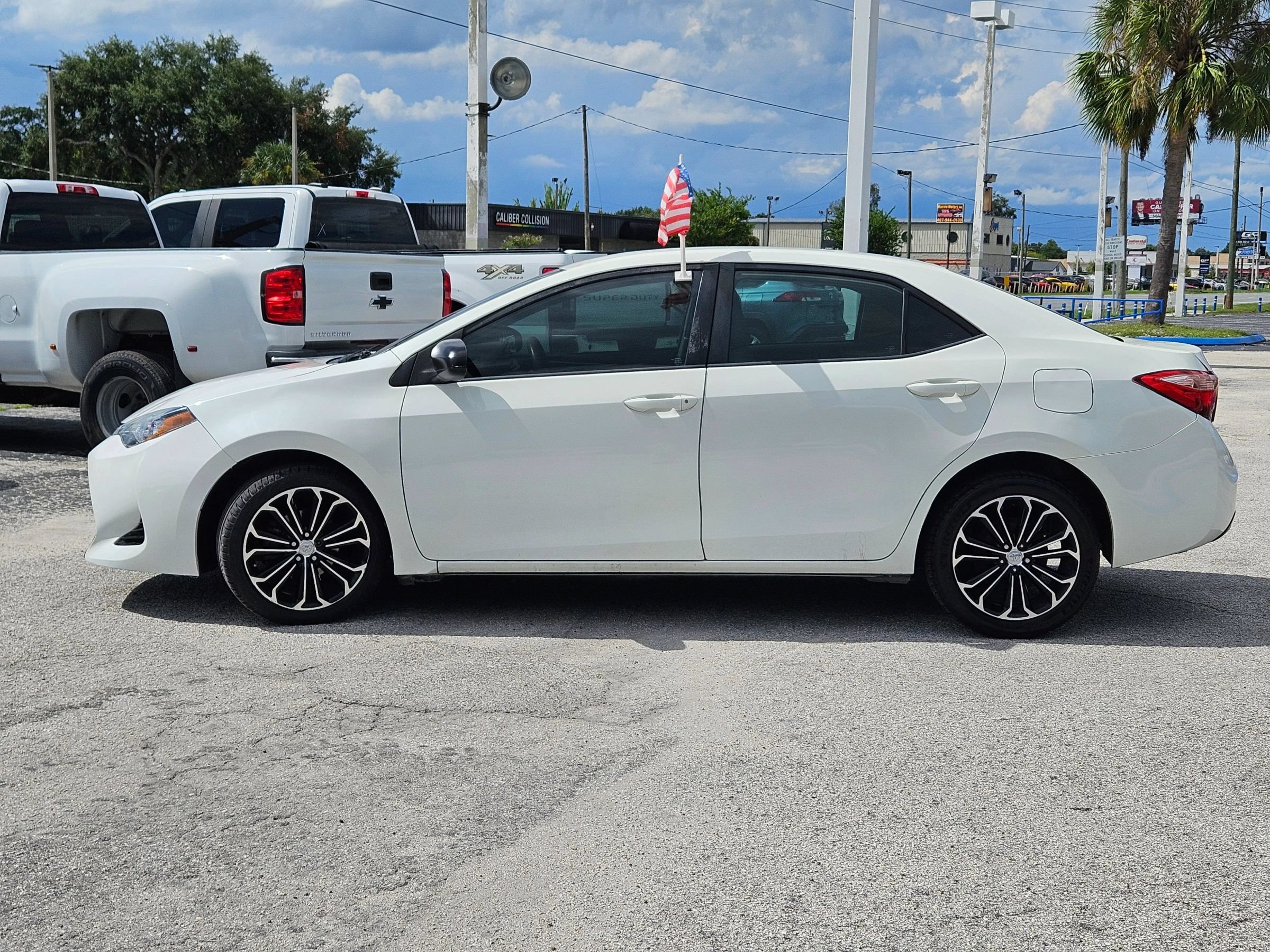 Used 2017 Toyota Corolla LE FWD image 4