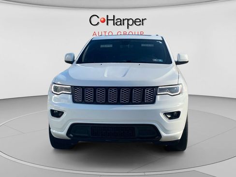 Used 2022 Jeep Grand Cherokee Laredo X AWD/4WD image 8