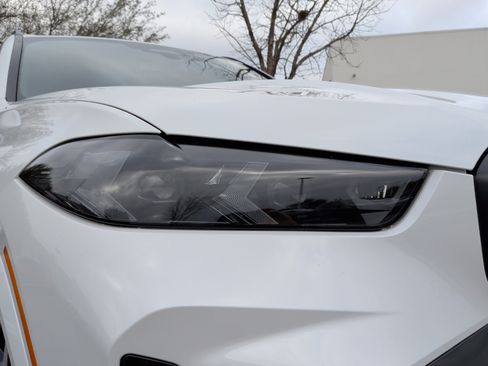 New 2026 BMW X5 xDrive50e image 3