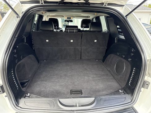 Used 2013 Jeep Grand Cherokee Laredo image 16