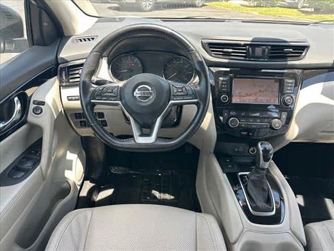 Certified 2022 Nissan Rogue Sport SL FWD image 12