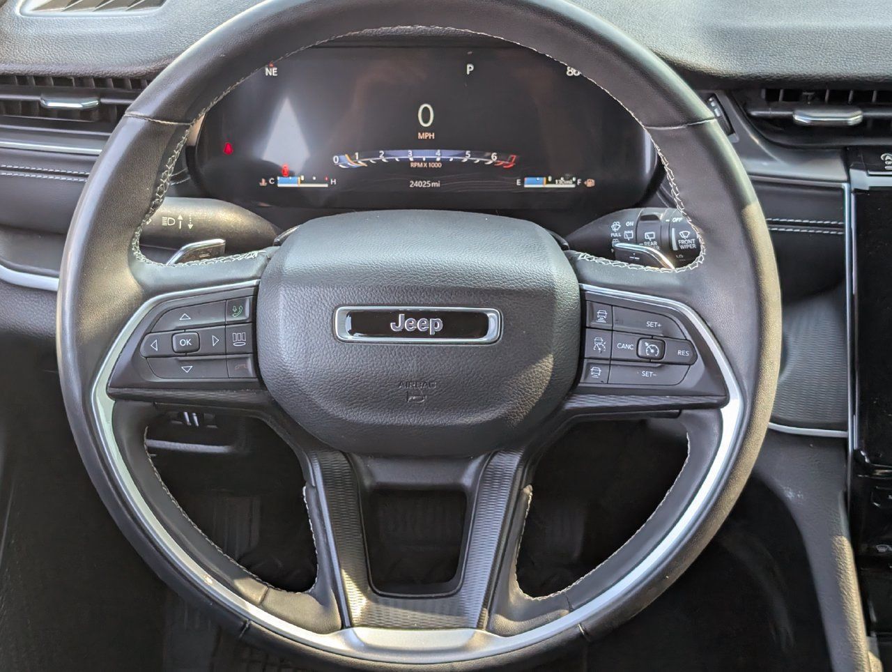Used 2024 Jeep Grand Cherokee Altitude AWD/4WD image 12