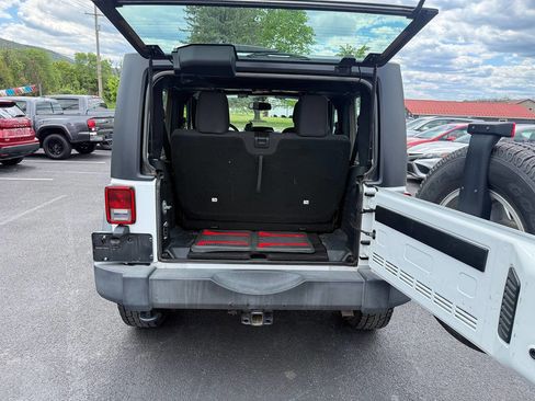 Used 2016 Jeep Wrangler Sport w/ Quick Order Package 24S AWD/4WD image 7