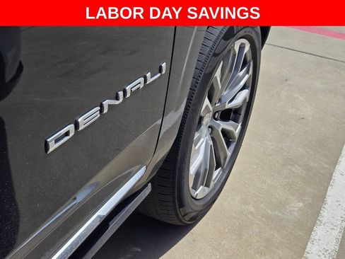 Used 2021 GMC Yukon XL Denali w/ Denali Premium Package AWD/4WD image 8