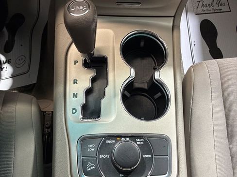 Used 2013 Jeep Grand Cherokee Laredo w/ Laredo E Group AWD/4WD image 32