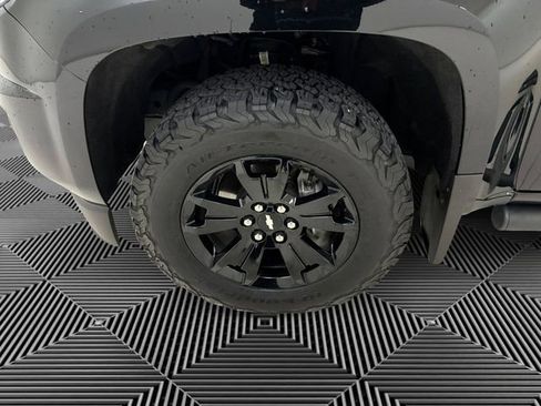 Used 2018 Chevrolet Colorado Z71 w/ Z71 Midnight Edition image 9