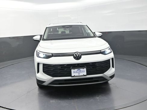 New 2026 Volkswagen Tiguan SE image 2