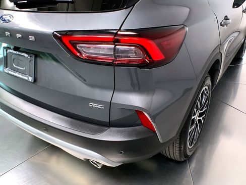 Used 2024 Ford Escape SE image 35