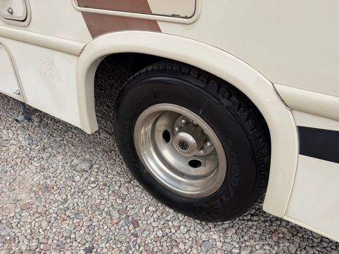 Used 2017 Ford E-350 and Econoline 350 Super Duty w/ Motorhome Prep Package image 9