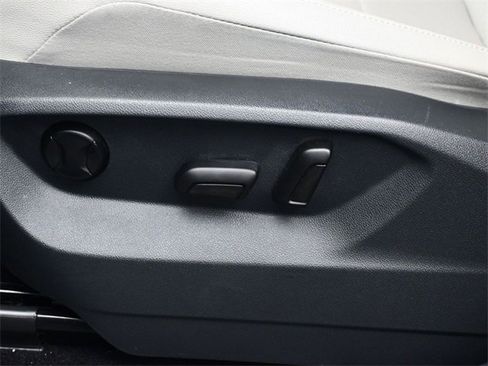 Used 2021 Volkswagen Tiguan SEL w/ 3-Row Tiguan MDO Package image 21