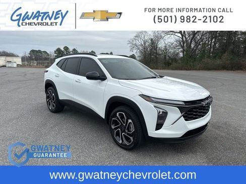 Used 2024 Chevrolet Trax RS w/ Sunroof Package image 3