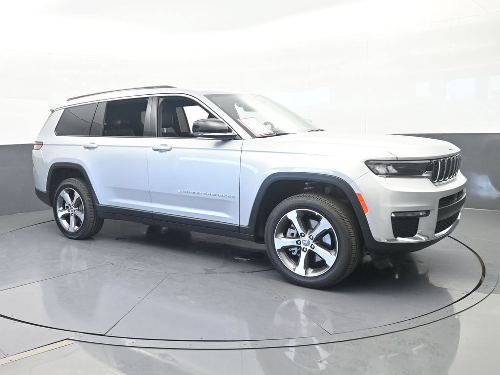 Used 2025 Jeep Grand Cherokee L Limited RWD image 8