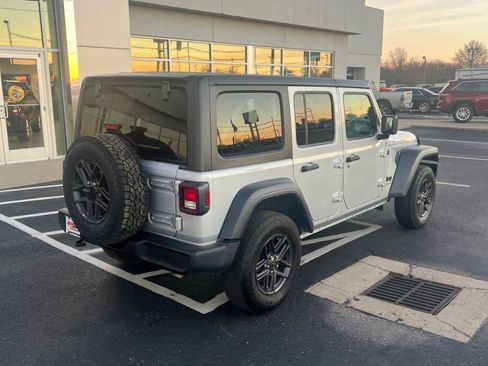 Used 2024 Jeep Wrangler Sport S image 6