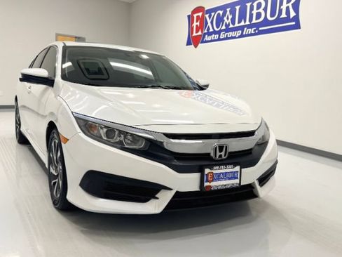 Used 2018 Honda Civic EX image 2