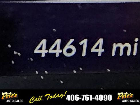 Used 2022 Chrysler Voyager LX image 28