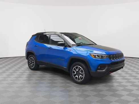 Used 2025 Jeep Compass Trailhawk AWD/4WD image 28