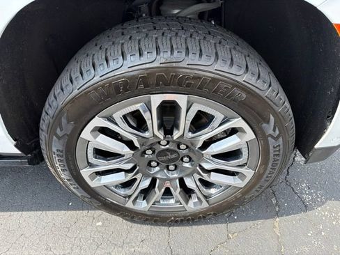 Certified 2023 GMC Yukon XL Denali Ultimate w/ LPO, Floor Liner Package AWD/4WD image 7
