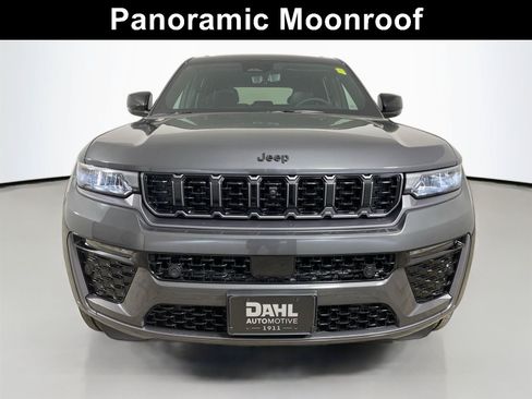 Used 2026 Jeep Grand Cherokee Limited AWD/4WD image 3