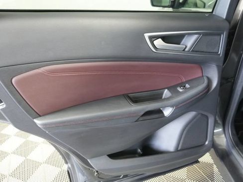 Used 2020 Ford Edge Titanium w/ Equipment Group 301A AWD/4WD image 29