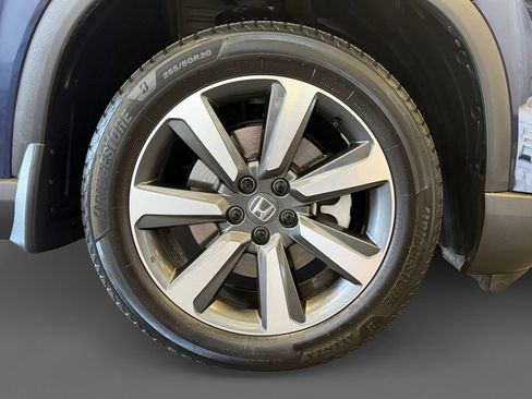 Used 2025 Honda Pilot Touring image 8