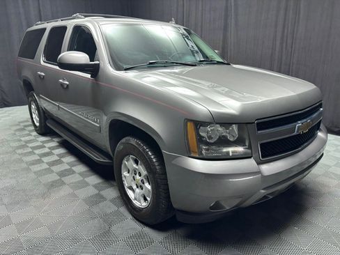 Used 2007 Chevrolet Suburban LT w/ LT Preferred Equipment Group image 7