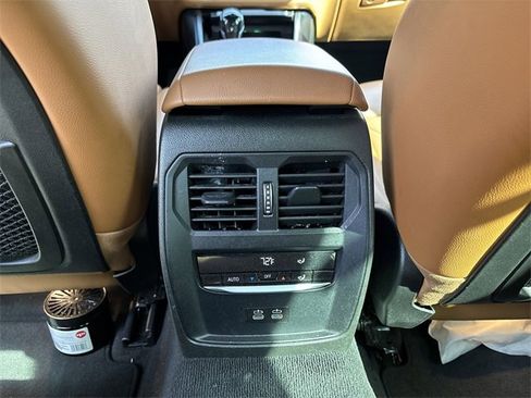 Used 2022 BMW 330i Sedan w/ Driving Assistance Package image 23