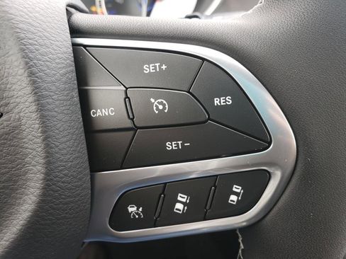 New 2026 Chrysler Pacifica Select AWD/4WD image 21