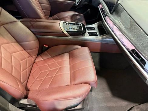 Used 2025 BMW 760i xDrive w/ Executive Package AWD/4WD image 35