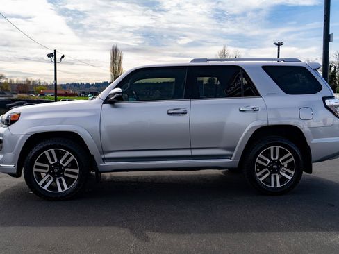 Used 2019 Toyota 4Runner SR5 AWD/4WD image 14
