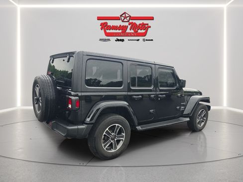 Used 2023 Jeep Wrangler Unlimited Sahara w/ Cold Weather Group AWD/4WD image 5